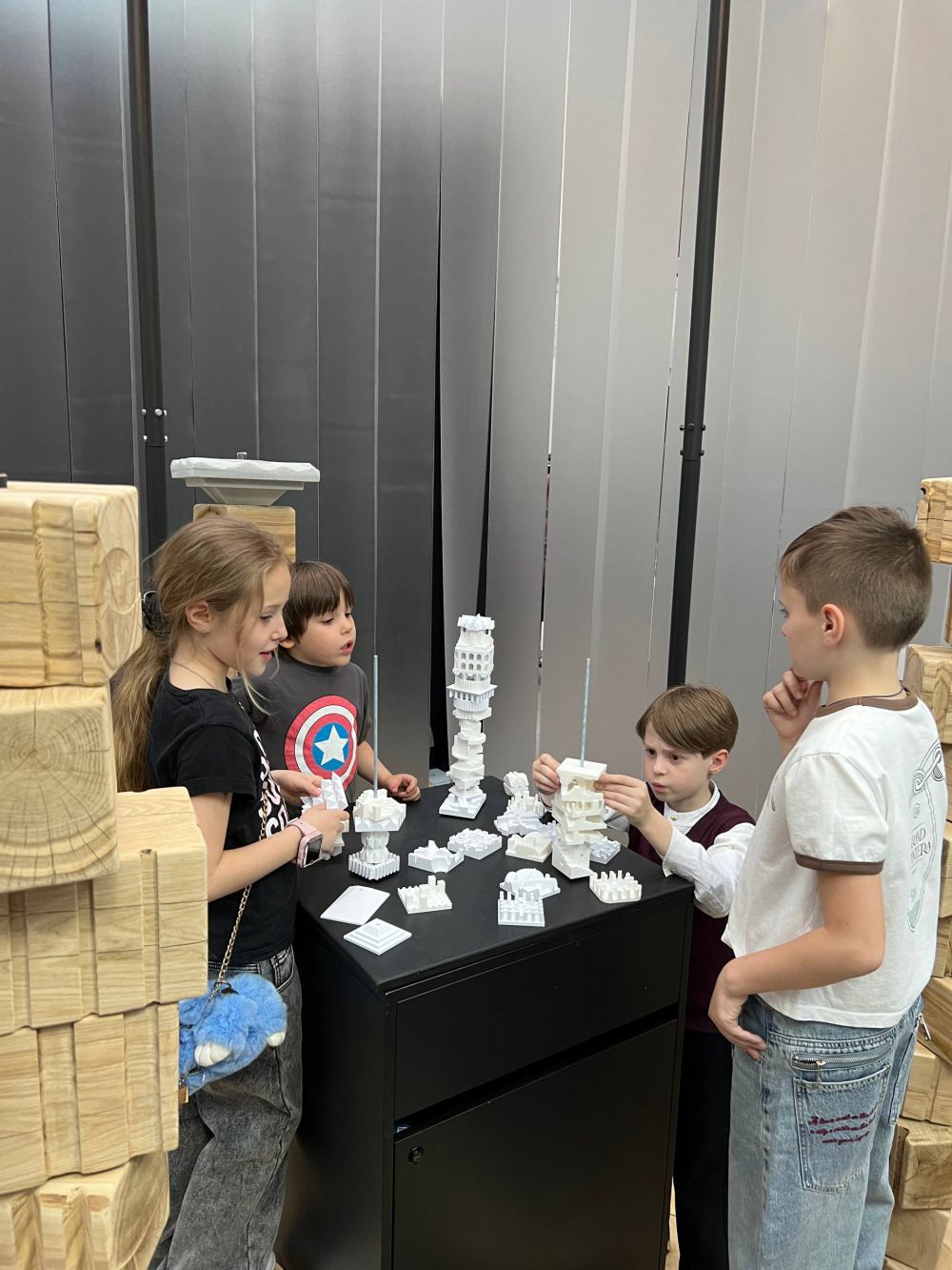 Второй день выставки. Игры, в которые играют дети и не только.